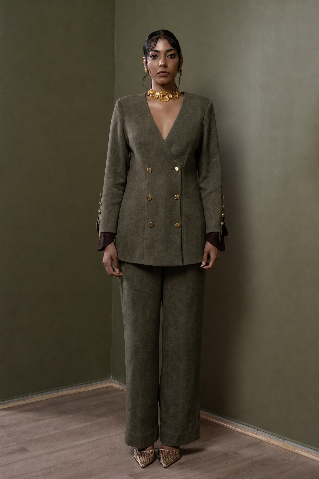 Icons of Grandeur - Olive view 1